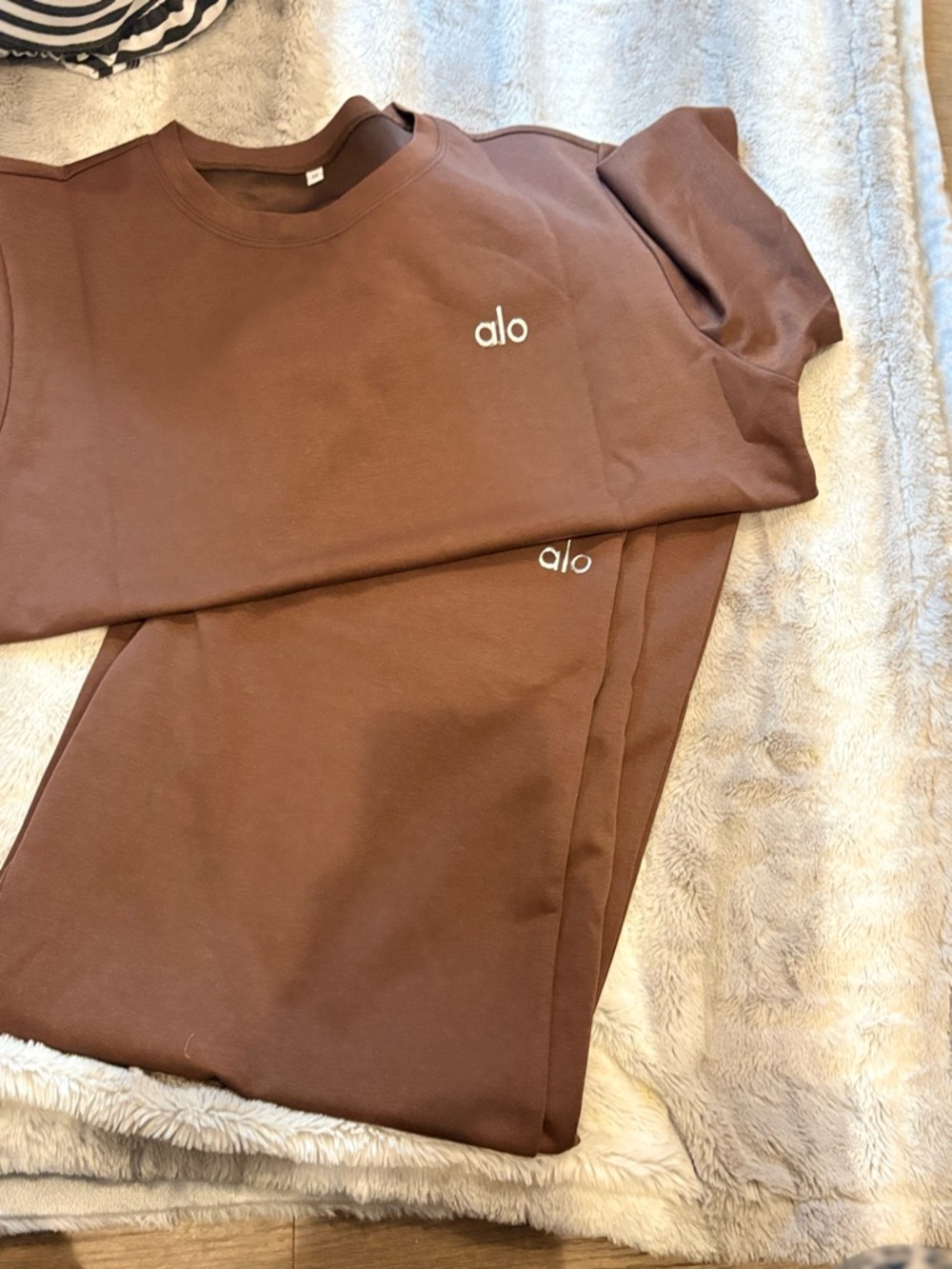 Alo Brown Crewneck Sweatshirt and Joggers Set